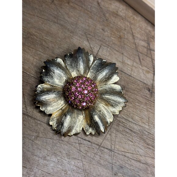 Vintage Gold-Toned Floral Brooch With Pink Rhinestones - Picture 3 of 9